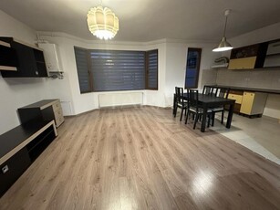 Apartament cu 3 camere, situat in vila, zona Campului!