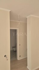 Apartament cu 3 camere, terasa 27mp, zona centrala Eroilor.