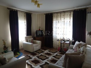 Apartament cu 6 camere de vanzare in Floresti