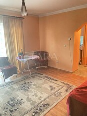 Apartament in zona linistita, aproape de statia de autobuz!