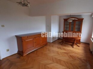 B-dul Unirii (ultracentral) apartament cu 5 camere, 2 bai, 2 balcoane, boxa si garaj