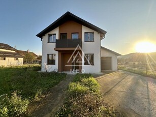 Casa individuala de vanzare | 4 camere | teren 550 mp | la 30 minute de centru