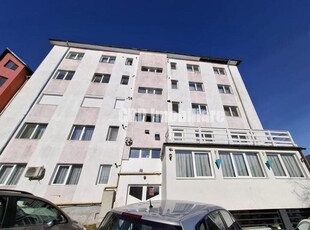 Loc. Cavnic apartament 3 camere, situat in bloc izolat