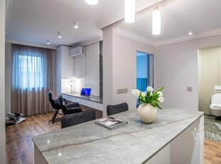 Oportunitate de investitie! Apartament cu 3 camere,zona centrala! 1100 euro chirie!