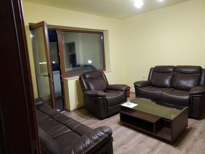 Apartament 2 camere, COMPLECT RENOVAT, etaj 1, str Mihai Viteazu, Deva