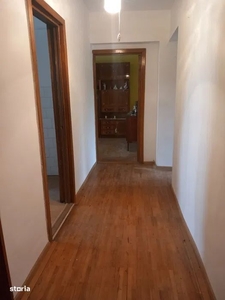 Apartament 2 camere etaj 1 la bloc zona Intim - Spitalul Judetean