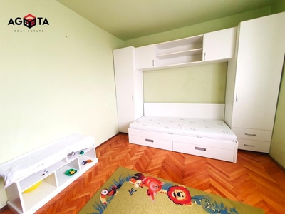 Inchiriez apartament de 3 camere pe Scarisoara, zona Gheorgheni!