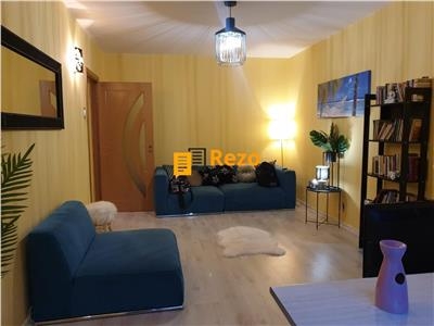 TINERETULUI APARTAMENT 3 CAMERE DECOMANDAT 80 MP