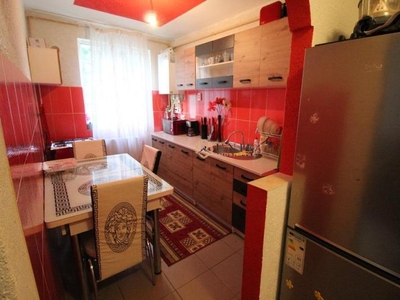 Vand apartament 2 camere Hunedoara, zona 22 Decembrie, parter, 45mp