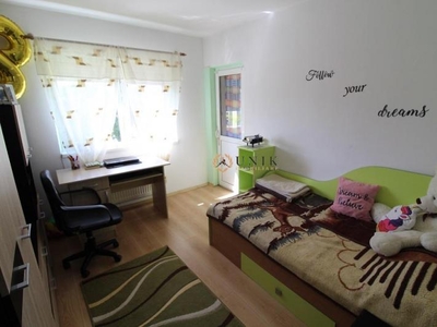 Vand apartament 3 camere in Hunedoara, zona M5-1/Bd. Traian, 64 mp