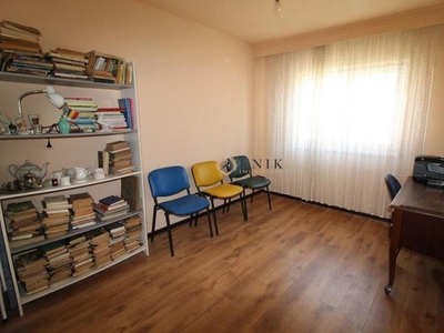 Vand apartament 3 camere in Hunedoara zona M5-BRD et. 2 decomandat