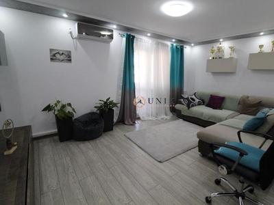 Vand apartament 3 camere in Hunedoara, zona M5-BRD, intrari separate