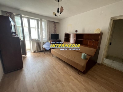 Apartament 2 camere de vanzare in Alba Iulia zona Cetate Bulevard etaj 1 cu balcon