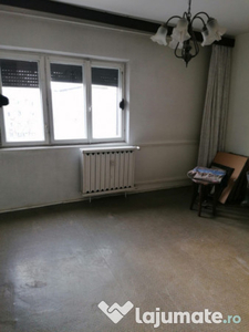 Apartament 3 camere, decomandat/ Drumul Sarii