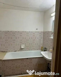 Apartament de 4 camere ( CU CENTRALA/BOXE )-Rahova-Comisi...