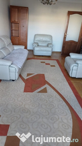 Închiriez apartament 4 camere zona Bistrita lac