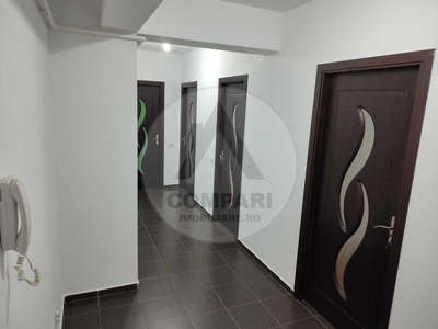 Vand apartament 3 camere Miorita