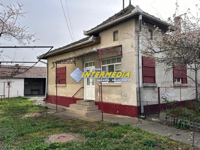 Vanzare Casa cu 920 mp teren Alba Iulia Zona HCC la asfalt si toate utilitatiile