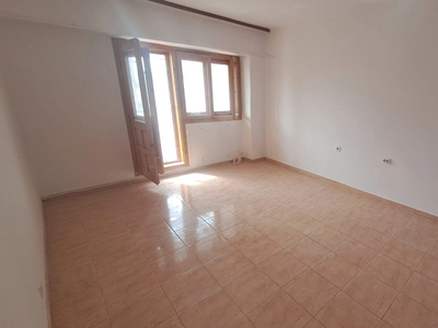 3 camere, decomandat, 75 mp, de vanzare apartament in zona Pacurari, ALPHA BANK, Cod 154633