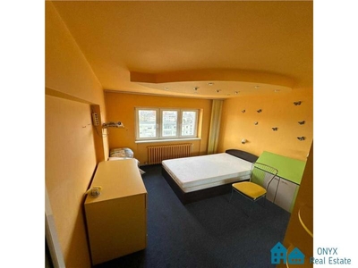 Apartament 2 camere, decomandat, etaj intermediar, 87.000 euro neg. de vanzare