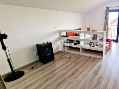 Apartament 3 camere 80 mp + 30 mp spatiu depozitare, mobilat, utilat, parcare