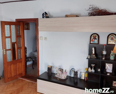 Apartament 4 camere etaj 2 din 4