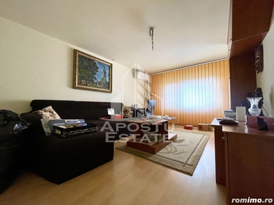 Apartament cu 3 camere, etajul 2, centrala proprie, zona Soarelui