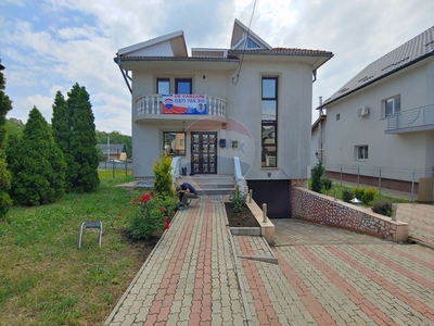 Casavila 5 camere vanzare in Suceava, Nord-Est