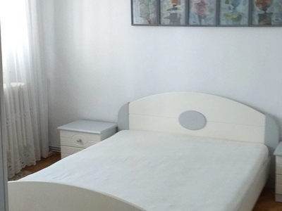 Centru apartament 57 mp, 2 camere, decomandat, de inchiriat, UMF - Bd. Independentei, Cod 154444