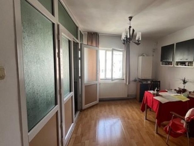 4 camere Bd. Unirii-Nerva Traian, adiacent (ID: TEN17362)