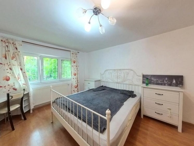 Apartament 4 camere cu centrala proprie langa Parcul si Metroul Crangasi