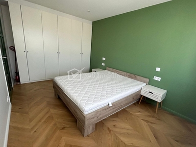 Apartament cu 2 camere, decomandat in zona centrala