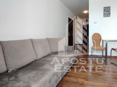 Apartament cu 3 camere decomndat, Zona Boul Rosu