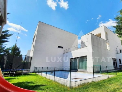 Complex Iancu Nicolae inchiriere vila cu 4 dormitoare si piscina