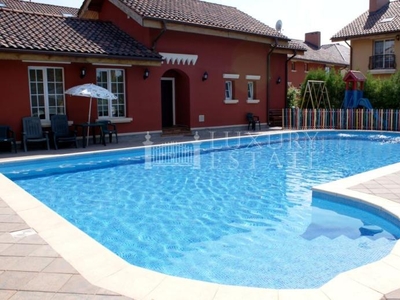 Inchiriere vila duplex mobilata 3 dormitoare complex cu piscina Pipera