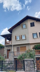 Vanzare Casa/Vila 4 camere Campina