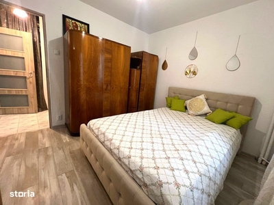 Apartament 2 camere semidecomandat, etaj intermediar, Zona Vivo!