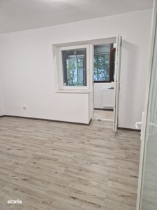 Vand apartament 3 camere, semidecomandat, Craiovita Noua, parter