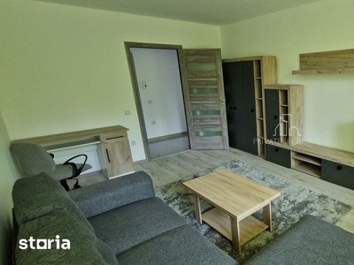 Proprietar inchiriez apartament 2 camere pe Bulevardul Revolutiei