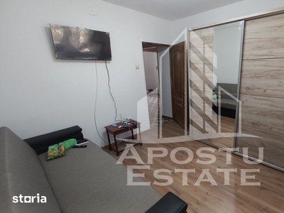 Apartament cu 3 camere, decomamdat, centrala proprie, zona Lipovei