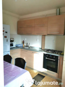 Apartament de 3 camere, 72p, balcon, zona Pensiunei As