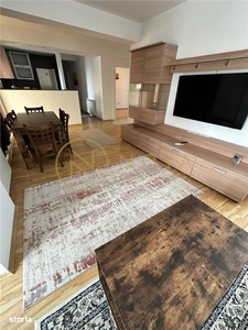 Apartament cu 2 camere semidecomandat, garaj, zona Sub Cetate