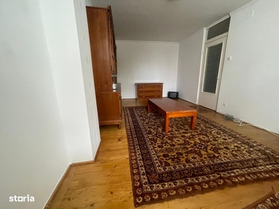 Apartament de inchiriat 3 camere zona cetate