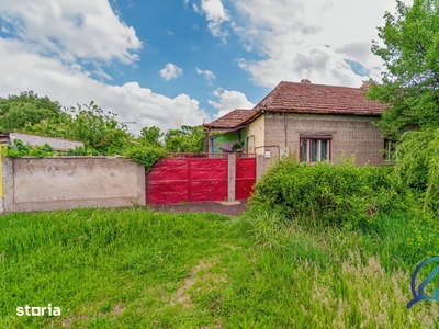 Casa veche de vanzare in cartierul Bujac!