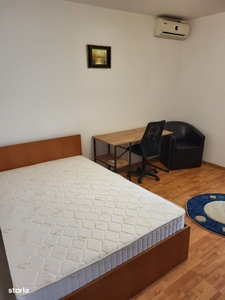 Vând apartament 3 camere et intermediar cu 2 balcoane