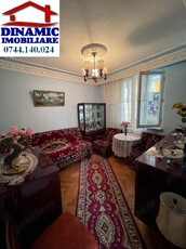 Ap 3 cam, str. Lămâiței, et. 2. Preț 48.000 eur