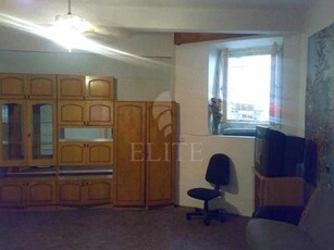 Apartament 2 camere in zona P-TA M. VITEAZUL