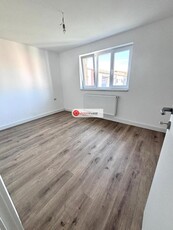 Apartament 2 camere transformat in 3, renovat complet, zona Cetate- Piata