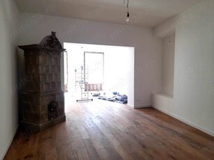 Apartament 3 camere de vanzare in zona Centrala