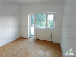 Apartament 3 camere de vanzare, zona Armeneasca